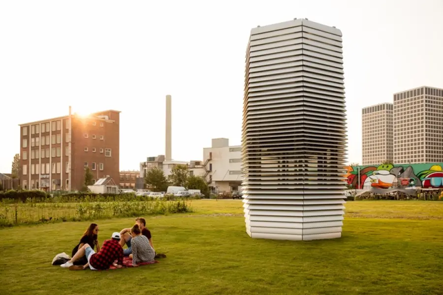 Smog Free Tower: la torre che raccoglie lo smog e lo trasforma in gioielli