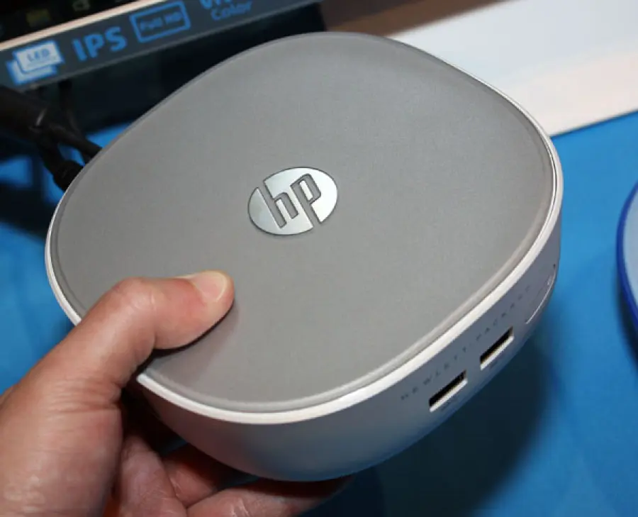 Mini pc: computer nel palmo di una mano