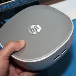 Mini pc: computer nel palmo di una mano